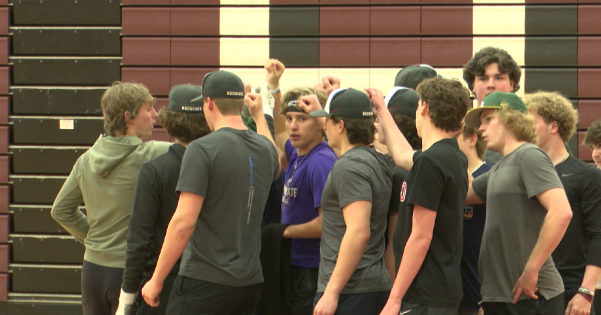 'We're looking for': De Pere baseball is seeking a state tournament berth after failing to make it in 2023.